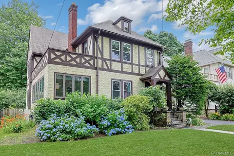 Exterior - 541 Second Ave, Pelham, NY 10803 photo 3 of 9
