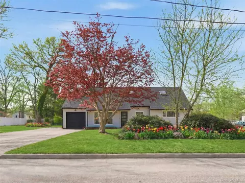 56 Pennaquid Rd, Coram, NY 11727