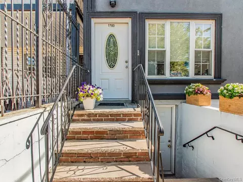 1283 E 223rd St, New York, NY 10466