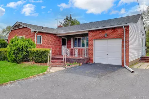 825 Bellmore Rd, North Bellmore, NY 11710