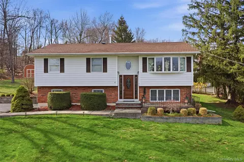 4 Westend Dr, Highland Mills, NY 10930
