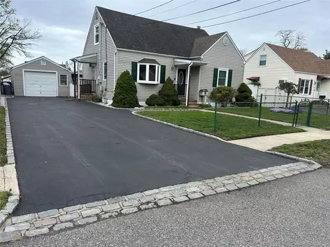 1258 Jackson Ave, Lindenhurst, NY 11757