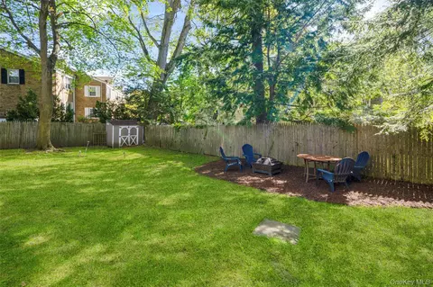 Exterior - 5 Wellyn Close, Yonkers, NY 10708 photo 10 of 11