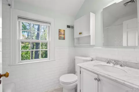 Bath - 5 Wellyn Close, Yonkers, NY 10708 photo 2 of 2