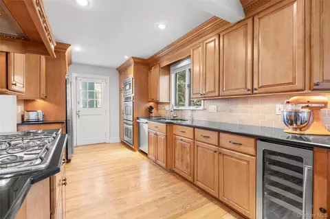 Kitchen - 5 Wellyn Close, Yonkers, NY 10708 photo 2 of 5