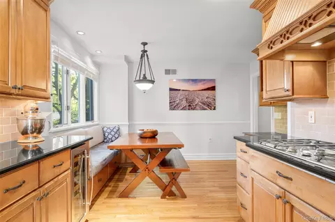 Kitchen - 5 Wellyn Close, Yonkers, NY 10708 photo 4 of 5