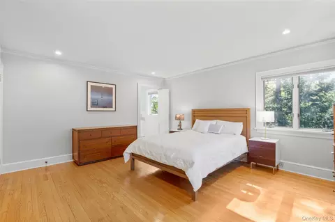 Bedroom - 5 Wellyn Close, Yonkers, NY 10708 photo 2 of 7