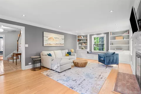 Living - 5 Wellyn Close, Yonkers, NY 10708 photo 3 of 3