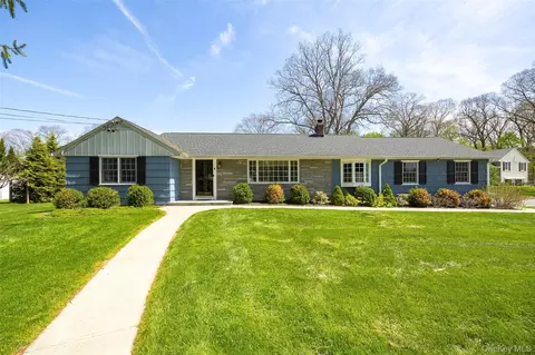 4 Douglas Rd, Hyde Park, NY 12538