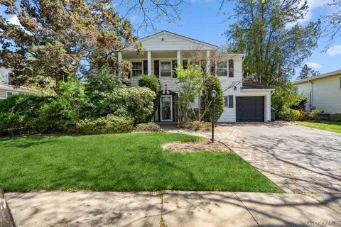 18 Herkimer Ave, Jericho, NY 11753