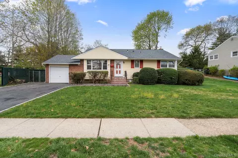 38 Miller Blvd, Syosset, NY 11791