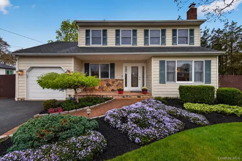 112 Dorchester Rd, Lake Ronkonkoma, NY 11779