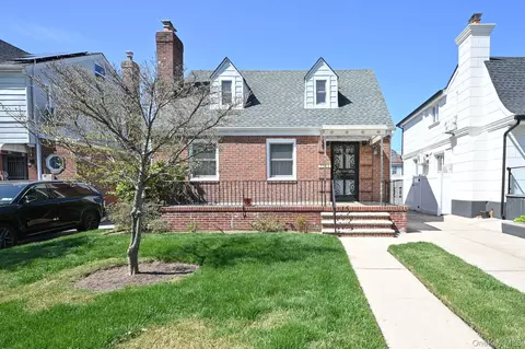 75-64 180th St, New York, NY 11366