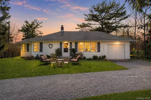 84 Evergreen Ave, East Moriches, NY 11940