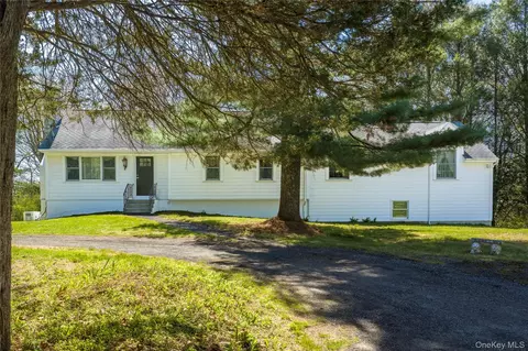 103 S Harmony Hill Rd, Pawling, NY 12564
