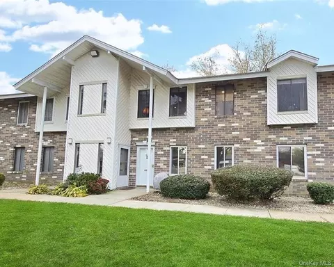 1 El Camino Ct #1E, Coram, NY 11727