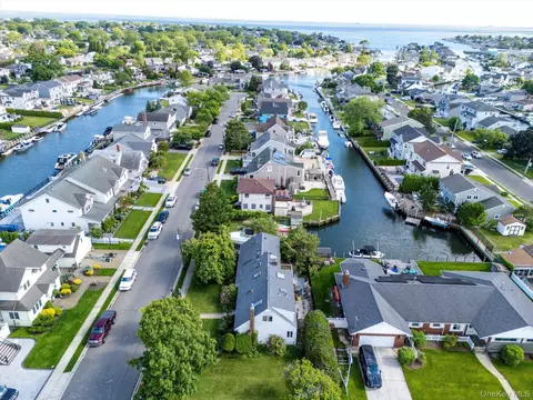 34 Seabreeze Rd, Massapequa, NY 11758