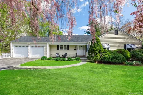 17 Rock Ridge Dr, Rye Brook, NY 10573