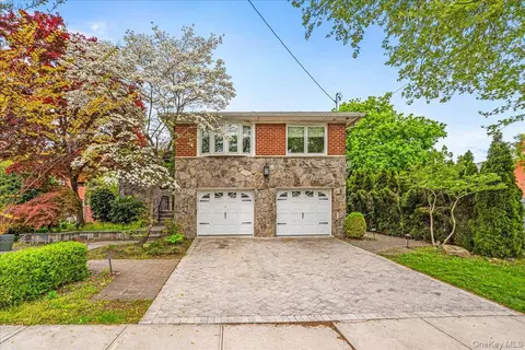 13839 11th Ave, New York, NY 11357