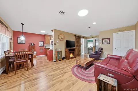 265 Newcastle Ct #B, Ridge, NY 11961