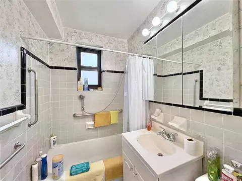Bath - 141-10 25 Rd #2F, New York, NY 11354 photo 2 of 2