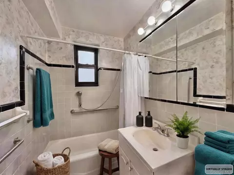 Bath - 141-10 25 Rd #2F, New York, NY 11354 photo 1 of 2