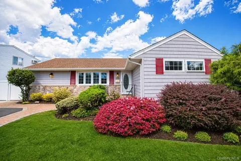 65 Cheshire Rd, Bethpage, NY 11714