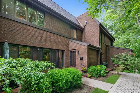 41 Spring Holw, North Hempstead, NY 11576