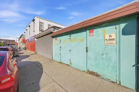 6042 55th St, New York, NY 11378 photo 7
