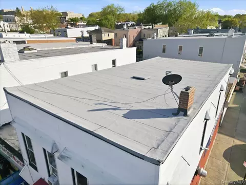 6042 55th St, New York, NY 11378 photo 4