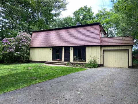 18 Ridge Rd, Mount Kisco, NY 10549