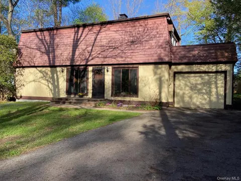 18 Ridge Rd, Mount Kisco, NY 10549