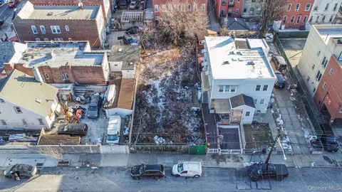 175 E 55th St, New York, NY 11203