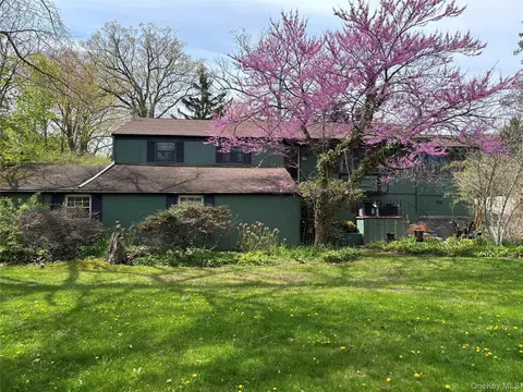 24 Ondaora Pkwy, Highlands, NY 10928