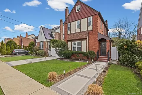 6 Dubonnet Rd, Valley Stream, NY 11581