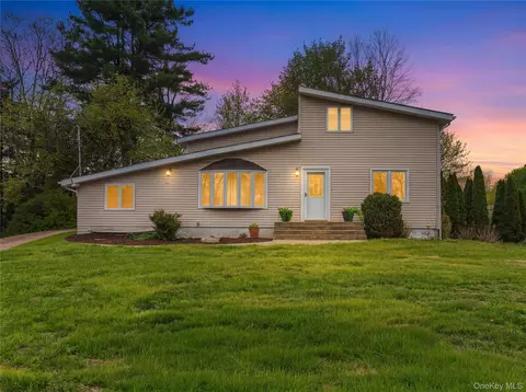 5 Laurie Ln, Newburgh, NY 12550