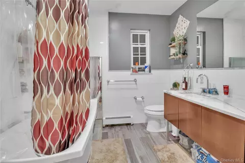 5222 Van Loon St, Elmhurst, NY 11373