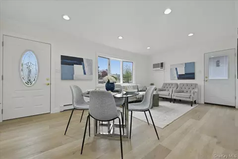 84 N Fordham Rd, Hicksville, NY 11801