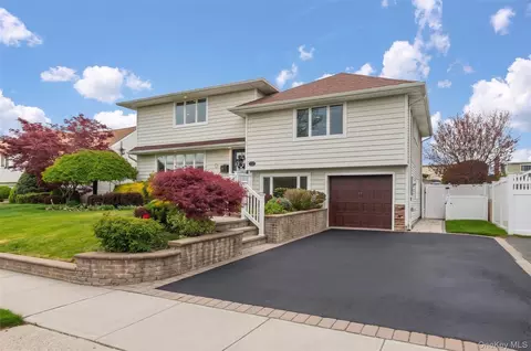 262 E Lexington Ave, Oceanside, NY 11572