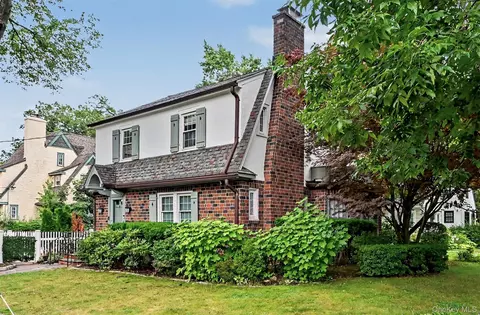 25 Vanderburgh Ave, Larchmont, NY 10538