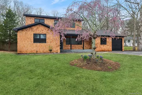 7 Mortimer St, Westhampton Beach, NY 11978