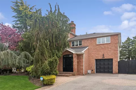 2064 Oliver Way, Merrick, NY 11566