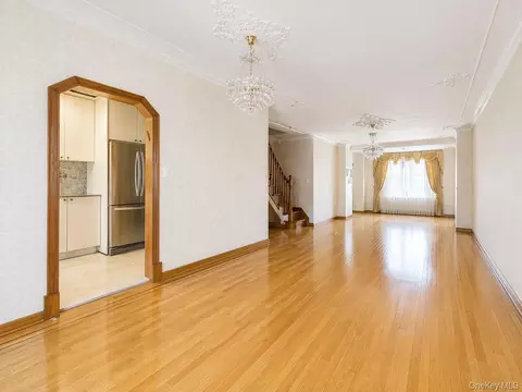 10201 62nd Rd, Forest Hills, NY 11375