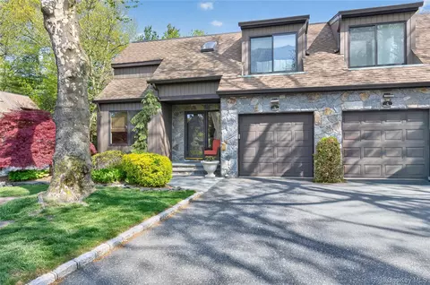 5 Pony Cir #5, North Hempstead, NY 11577
