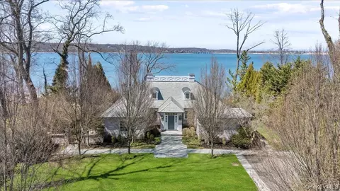 516 Centre Island Rd, Oyster Bay, NY 11771