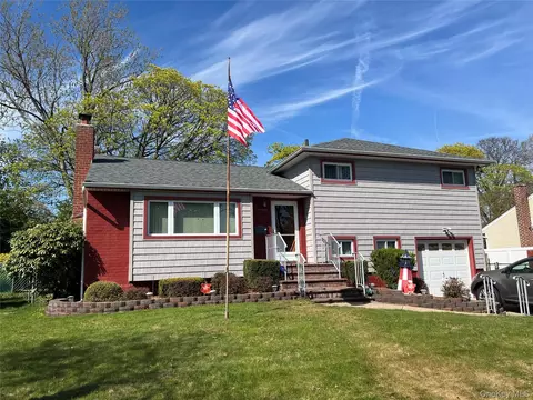 65 Thoreau Rd, North Babylon, NY 11703