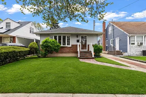 351 Maple Ave, Uniondale, NY 11553