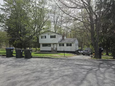 3 Galveston Dr, Monroe, NY 10950