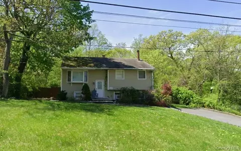 10 San Marcos Dr, Monroe, NY 10950