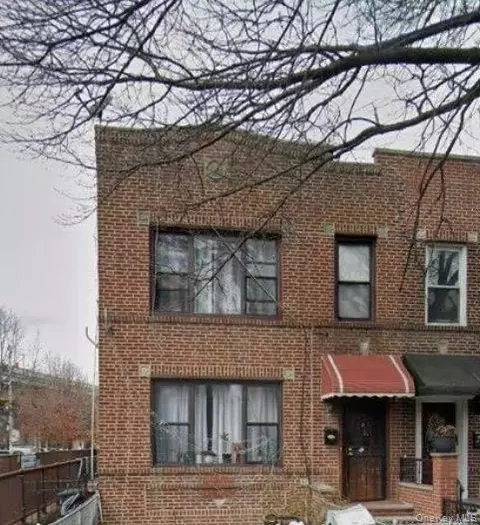 2464 Crescent St, New York, NY 11102